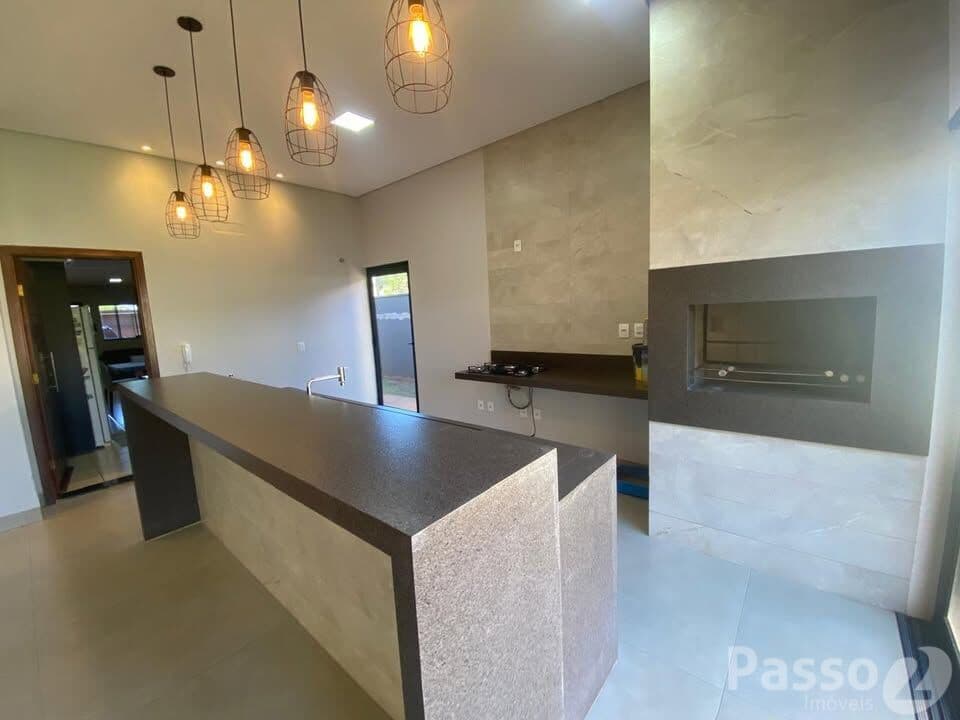 VENDE-SE CASA COM 3 DORMITORIOS