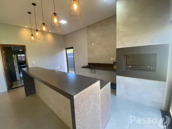 VENDE-SE CASA COM 3 DORMITORIOS