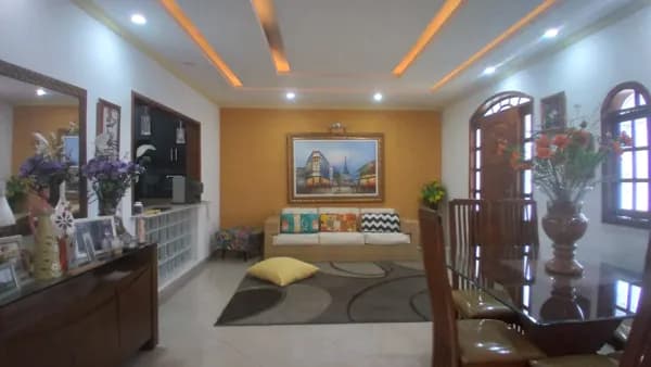 Excelente casa próxima à praça do Mutuá