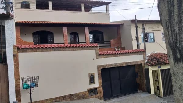Ótima casa proxima da praça Zé Garoto