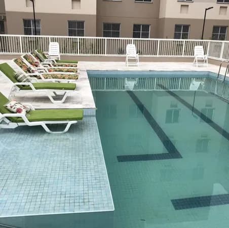 Apartamento em Neves, rua principal
