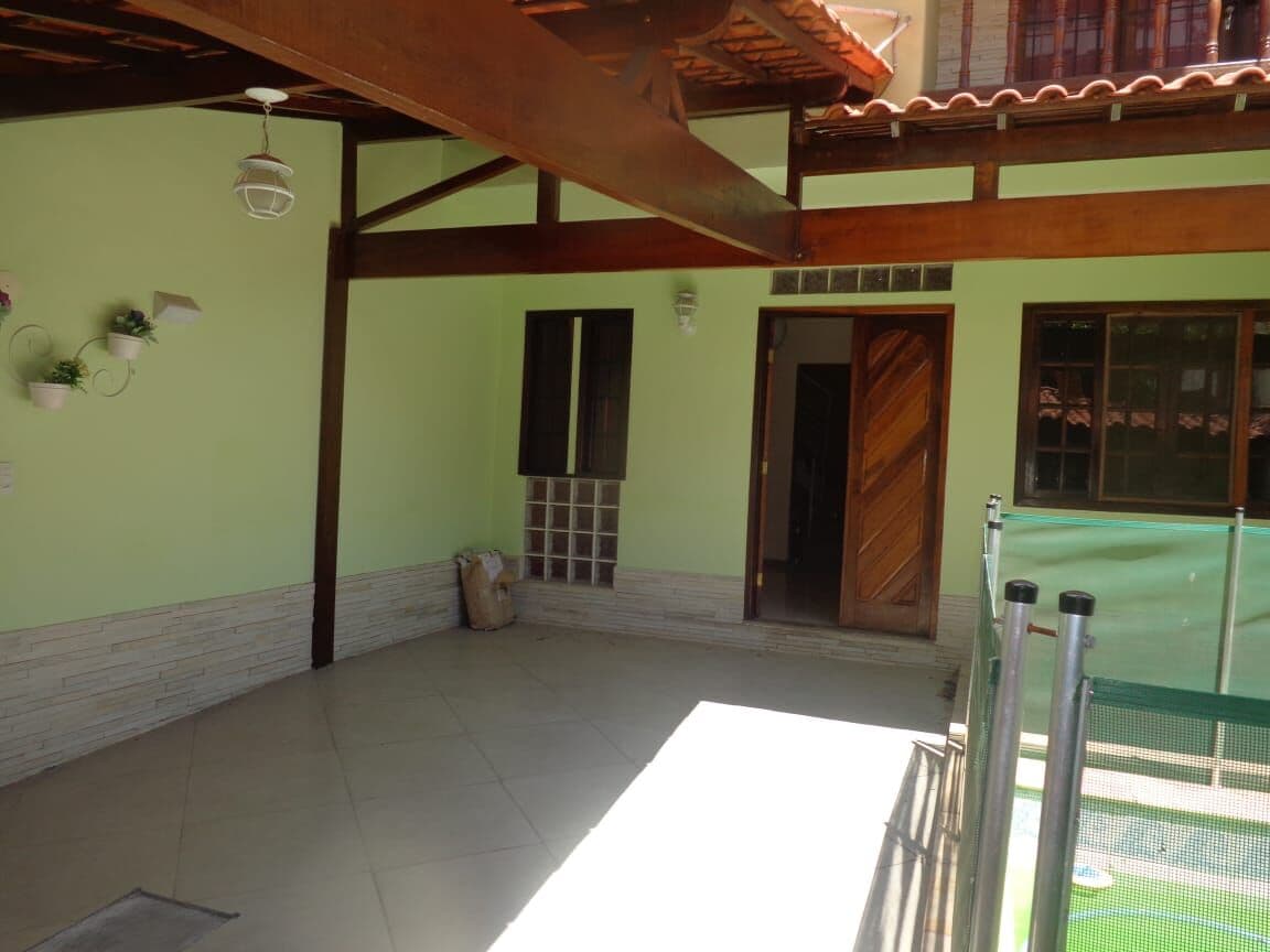 Casa em pequeno condomínio