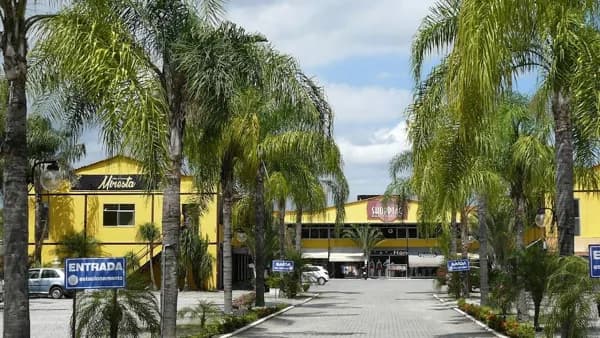 Apartamento em andar baixo, na rua principal de Nova Cidade