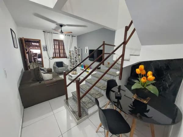 Linda residência duplex, pertinho da rua Coronel Serrado.