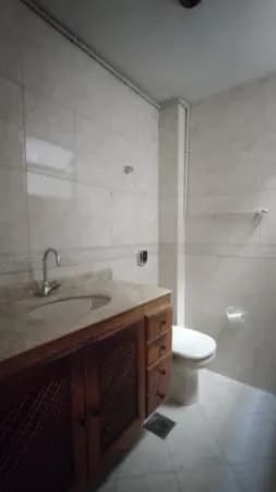 Apartamento amplo, na rua Salvatori.