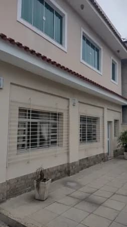 Casa ampla entre os bairros Porto da Pedra e Camarão.