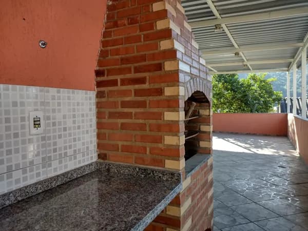 Apartamento vazio atrás da concessionária FIAT.