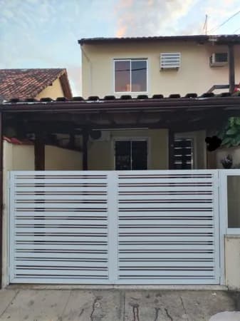 Linda casa duplex com 2 Quartos num Condomínio Fechado com portaria 24h,