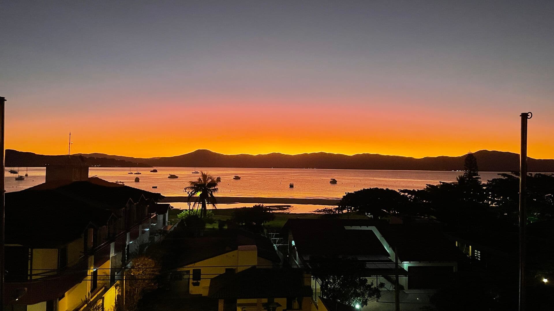 Cobertura Linear frente mar em Florianópolis/SC