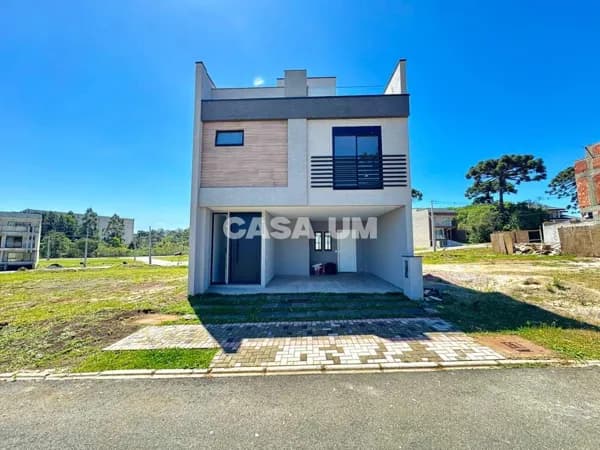Sobrado em São José dos Pinhais - Costeira