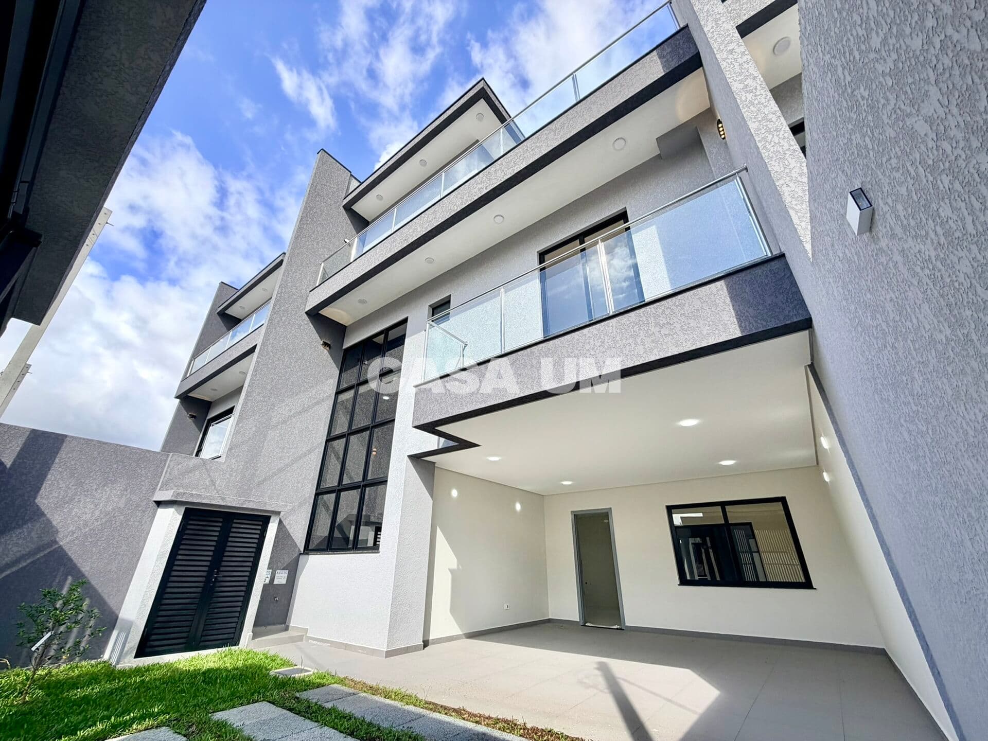 Sobrado em São José dos Pinhais - Cruzeiro