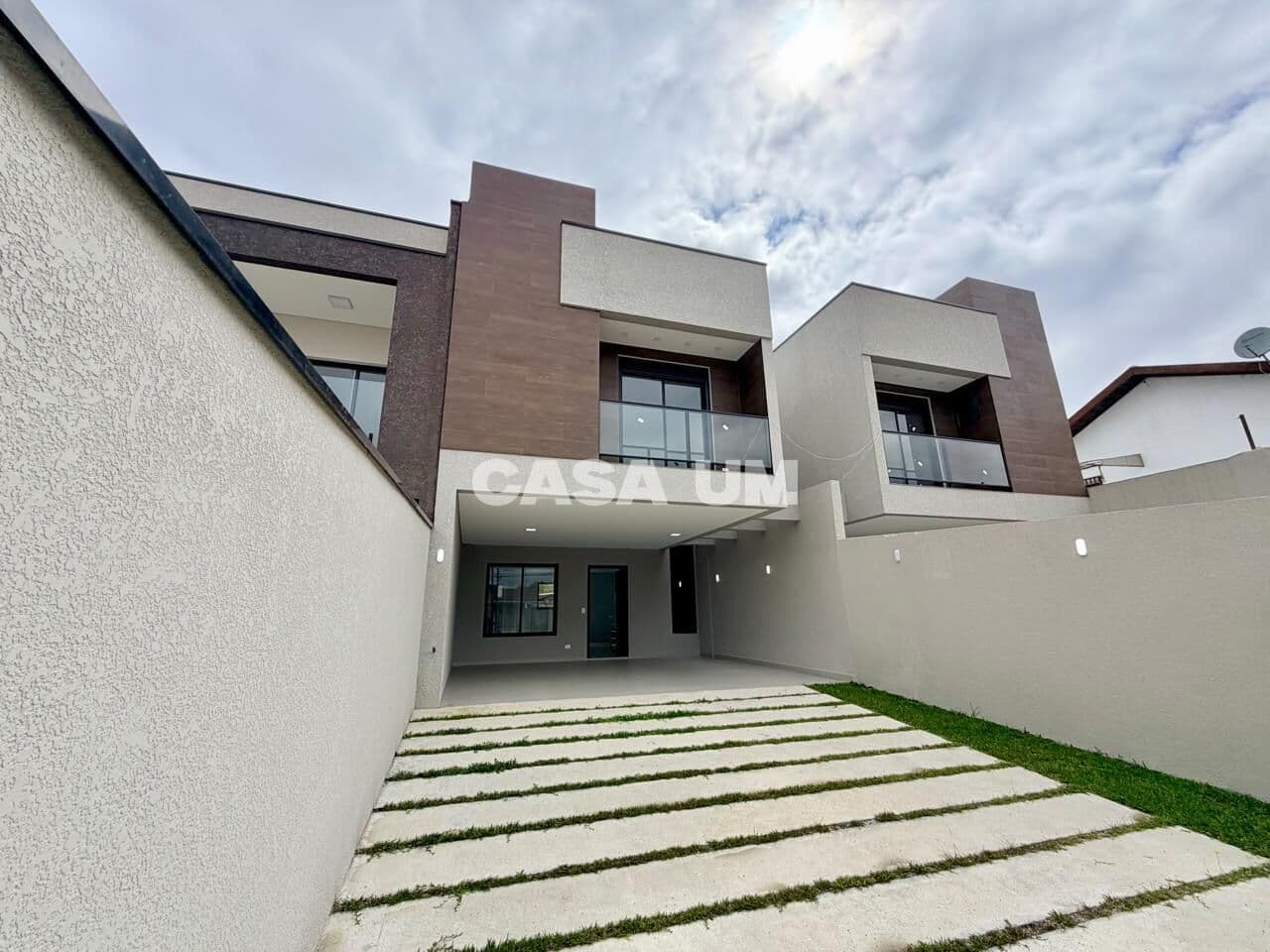 Sobrado em São José dos Pinhais - Bom Jesus