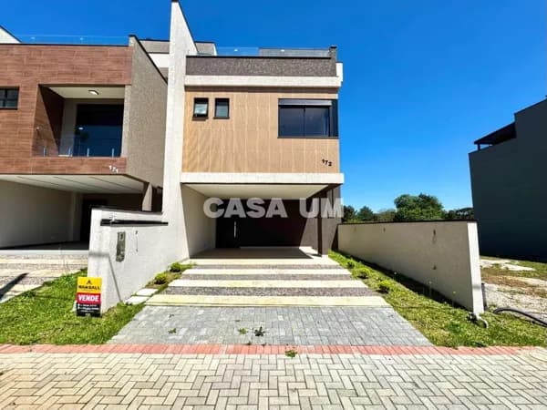 Sobrado em São José dos Pinhais - Costeira