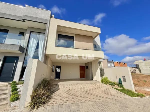 Sobrado em São José dos Pinhais - Costeira