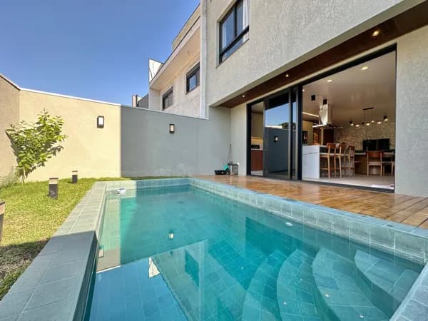 Sobrado em São José dos Pinhais - Costeira