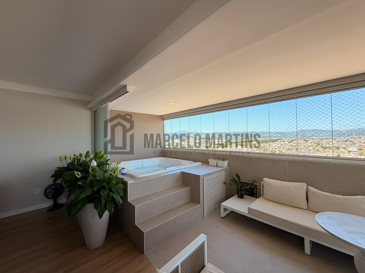 Apartamento Alto Padrão com 4 Quartos e Jacuzzi à Venda no Centro de Palhoça | 179m²