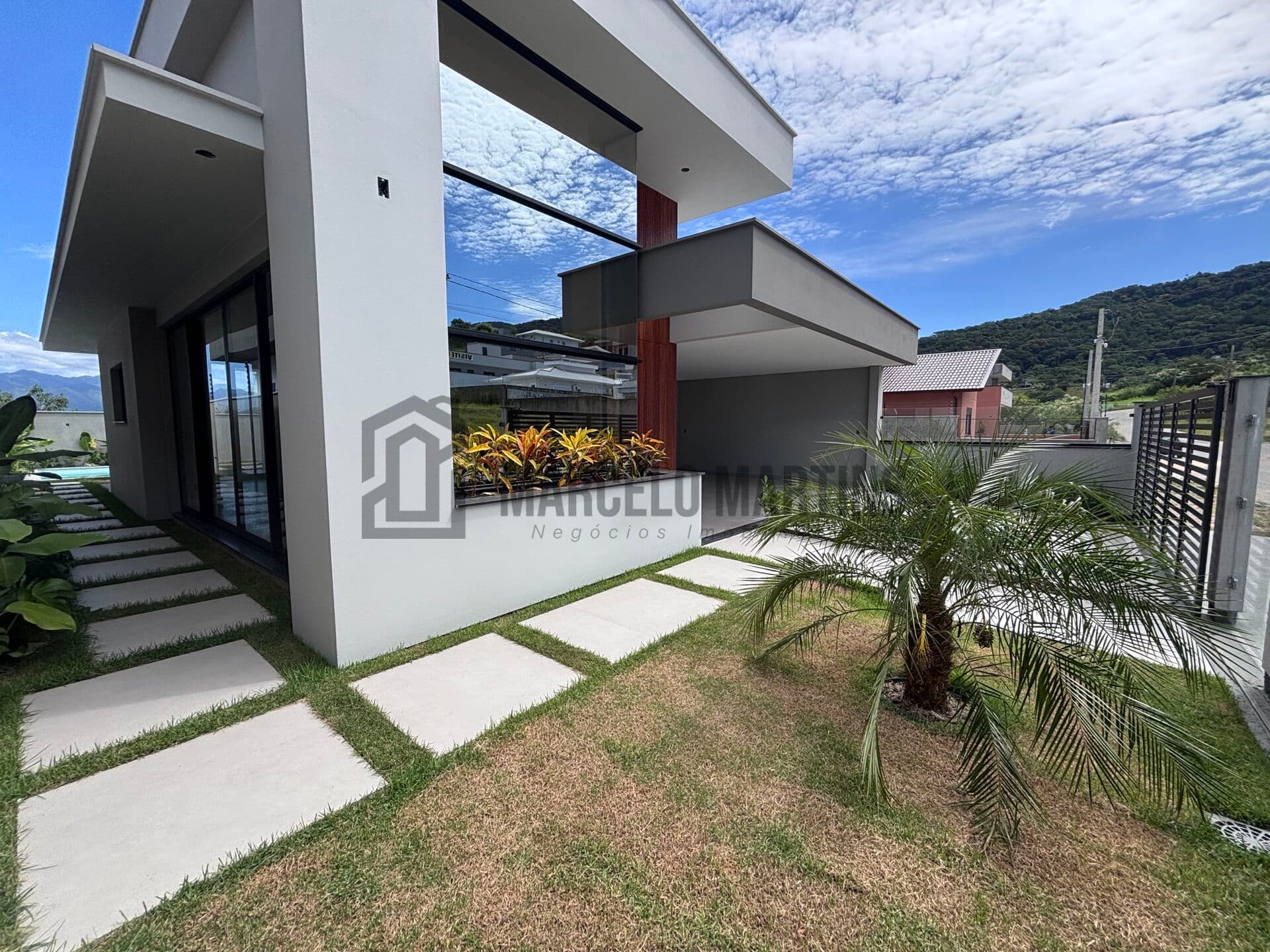 Casa Alto Padrão 160m² com Piscina e 3 Suítes – Green Village ( Casa Descanso)