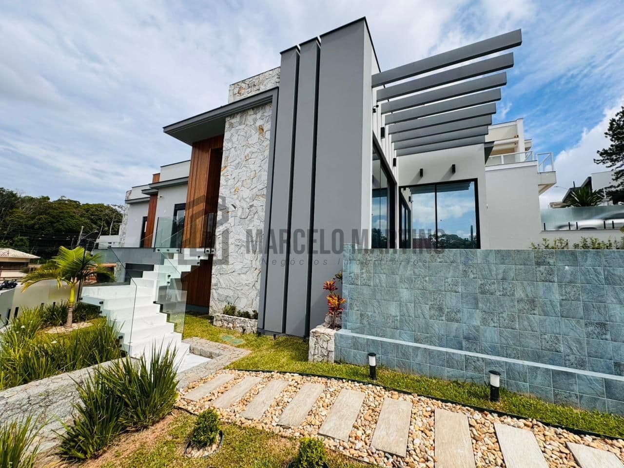 Casa Alto Padrão Mobiliada com 3 Suítes, Piscina Infinita e Automação Completa na Pedra Branca