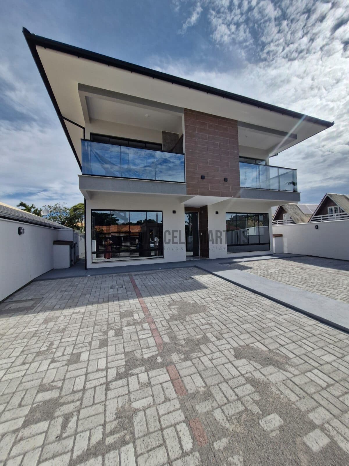 Viva a Praia do Sonho: 72,58m², Suíte e 2 Vagas de Garagem
