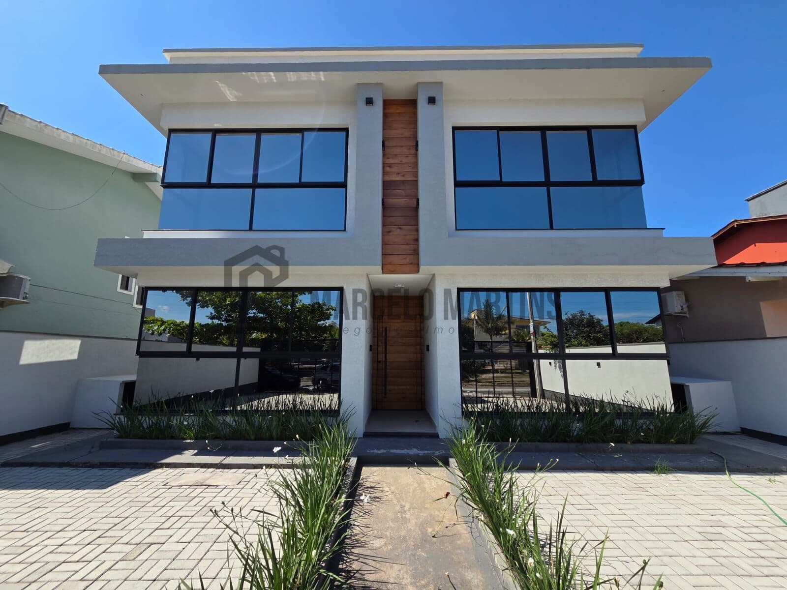 Apartamento de Alto Padrão na Praia da Pinheira – A poucos metros do mar!