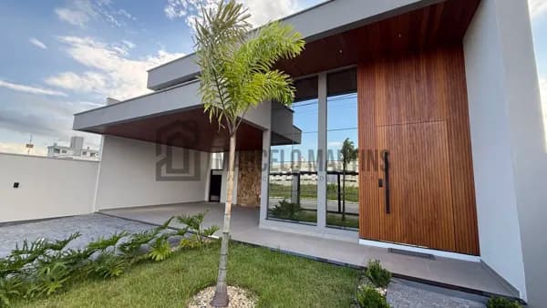 Casa com Ampla Sala e Quintal – Perfeita para Morar ou Investir – São José