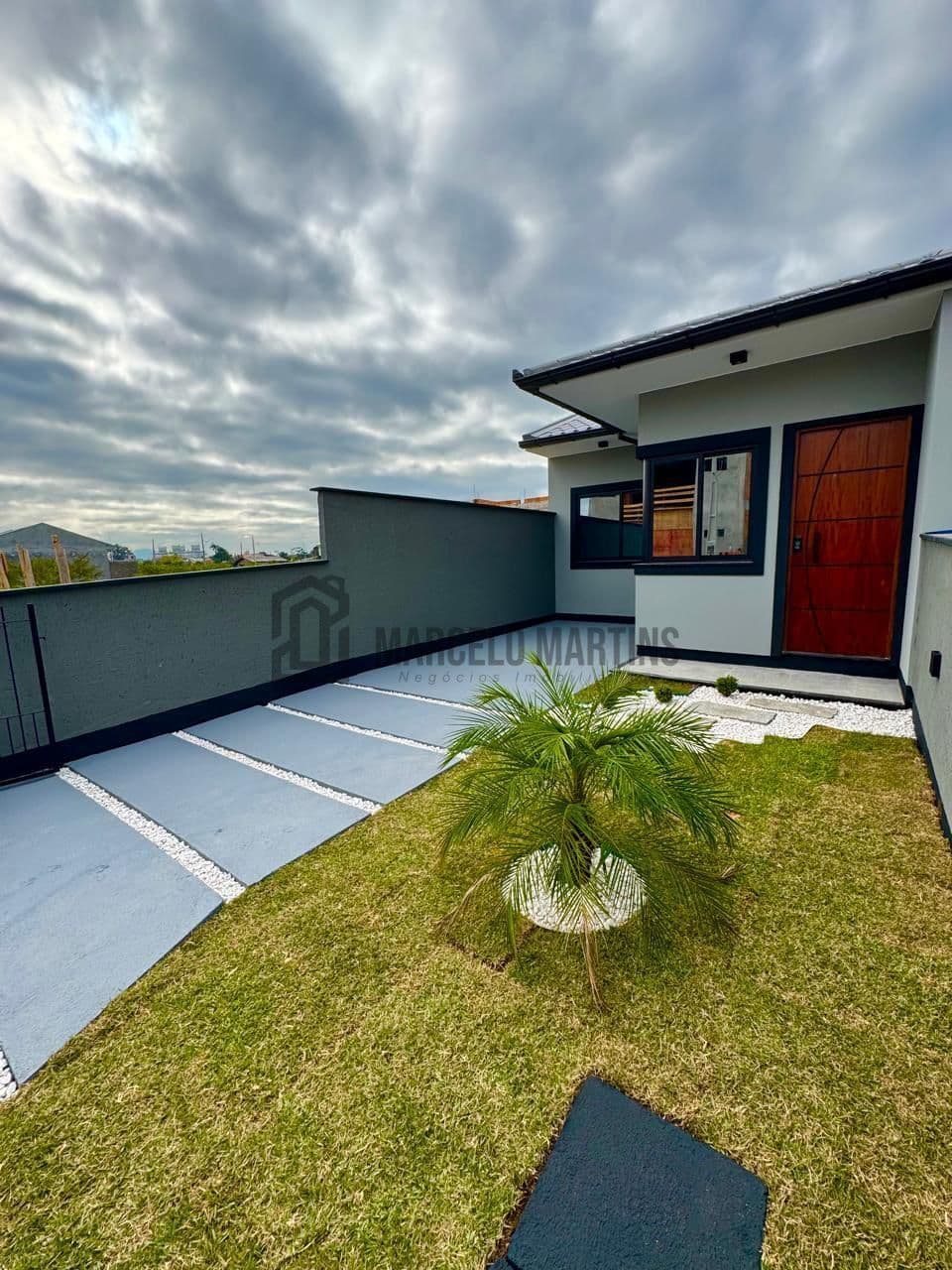 Casa Pronta para Morar: 2 Dorms, Fechadura Eletrônica e Móveis Planejados
