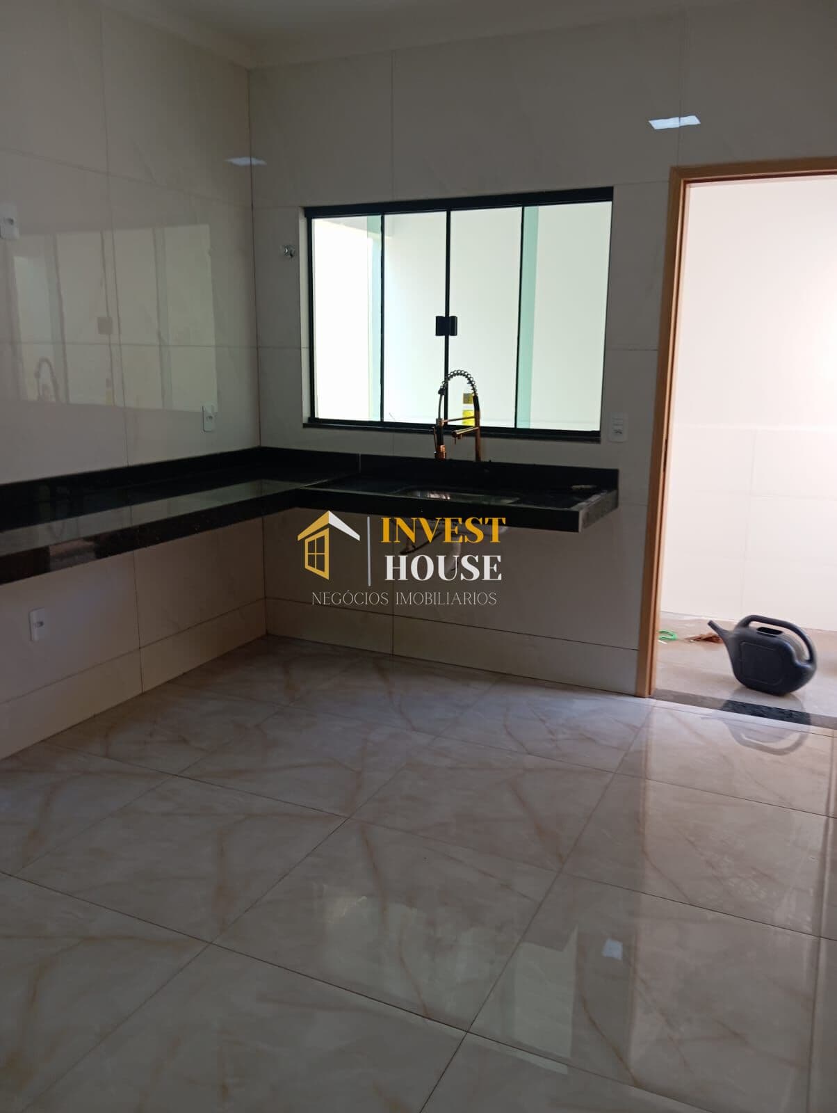 Casa com 2/4 no bairro Murumbí