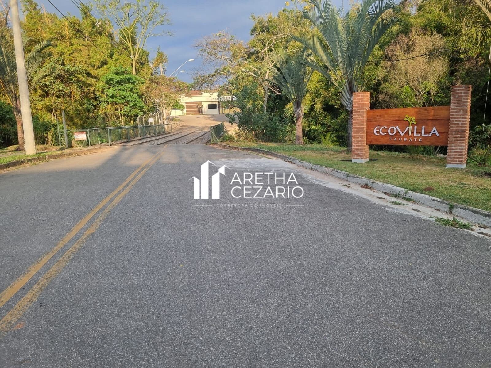 Casa Térrea com 03 dormitórios sendo uma suíte à venda - 155,28m² - Condomínio Ecovilla Taubaté - SP