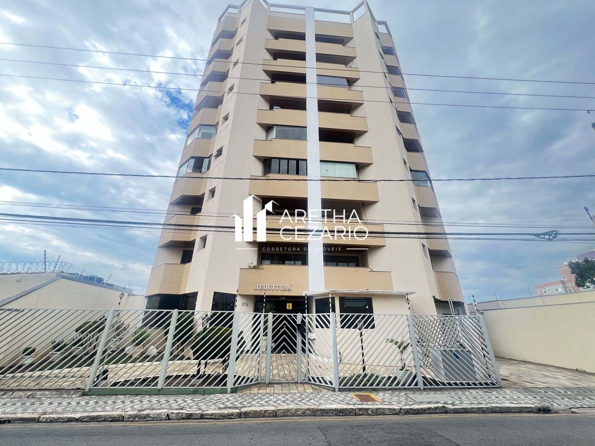 Apartamento com 03 dormitórios sendo uma suíte à venda no Condomínio Edifício Jequitibá - Taubaté - SP