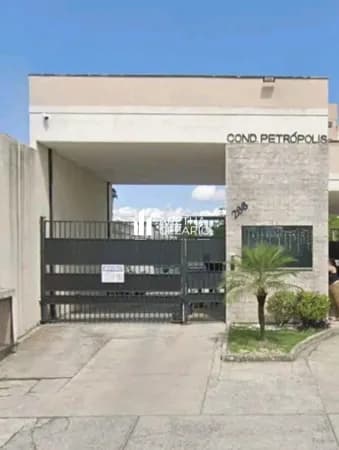 Apartamento Térreo com 02 Dormitórios à venda, 58m² por R$ 135.000 - Condomínio Petrópolis - Taubaté - SP