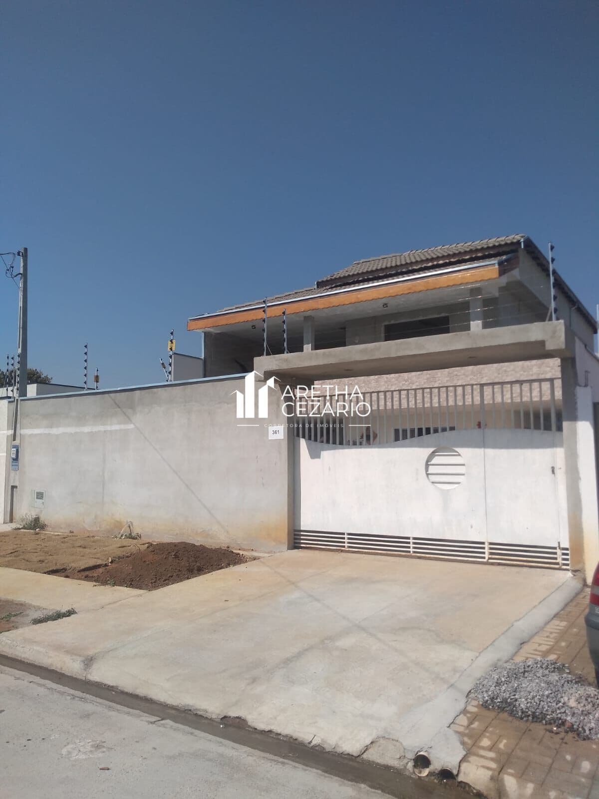 Sobrado com 04 dormitórios sendo uma suíte à venda, 272m² por R$ 600.000,00 - Jardim Oásis - Taubaté - SP