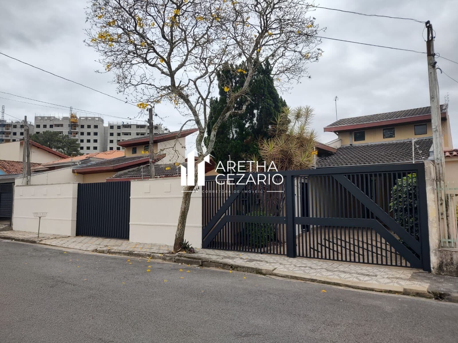 Casa com 04 dormitórios sendo três suíte à venda, 530m² por R$ 900.000,00 - Vila São Geraldo - Taubaté - SP