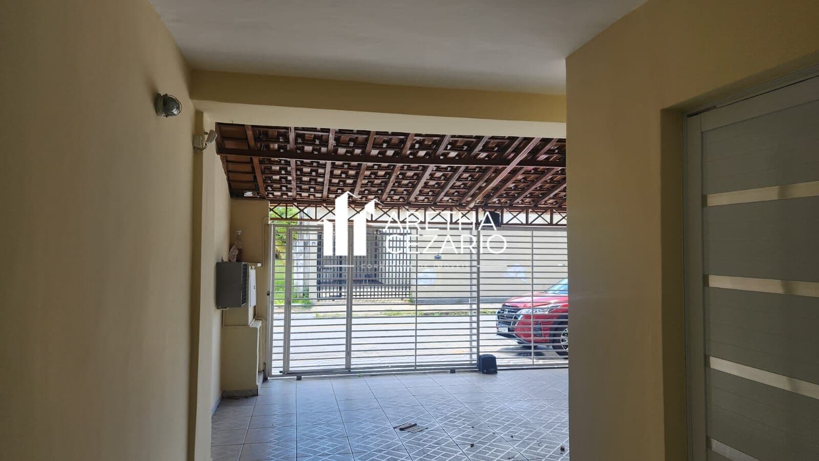 Casa com 04 Dormitórios sendo uma suíte à venda, 196m² Por R$700.000 - Jardim Independência - Taubaté - SP