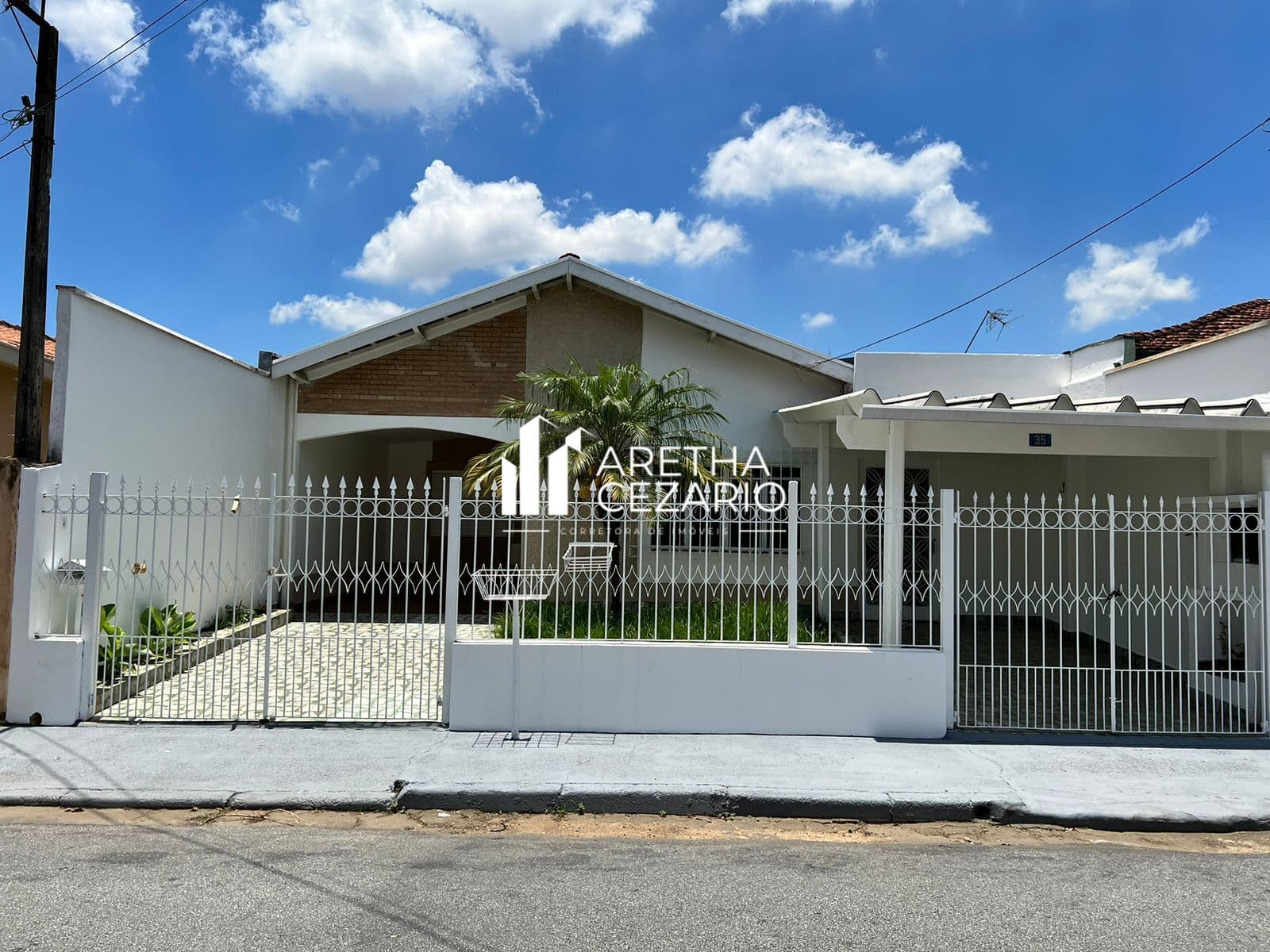 Casa com 05 Dormitórios sendo uma suíte à venda, 200m² Por R$530.000 - Jardim Independência - Taubaté - SP