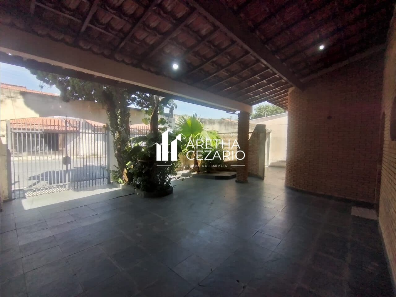 Casa com 03 Dormitórios sendo uma suíte à venda, 192m² Por R$550.000 - Jardim Independência - Taubaté - SP