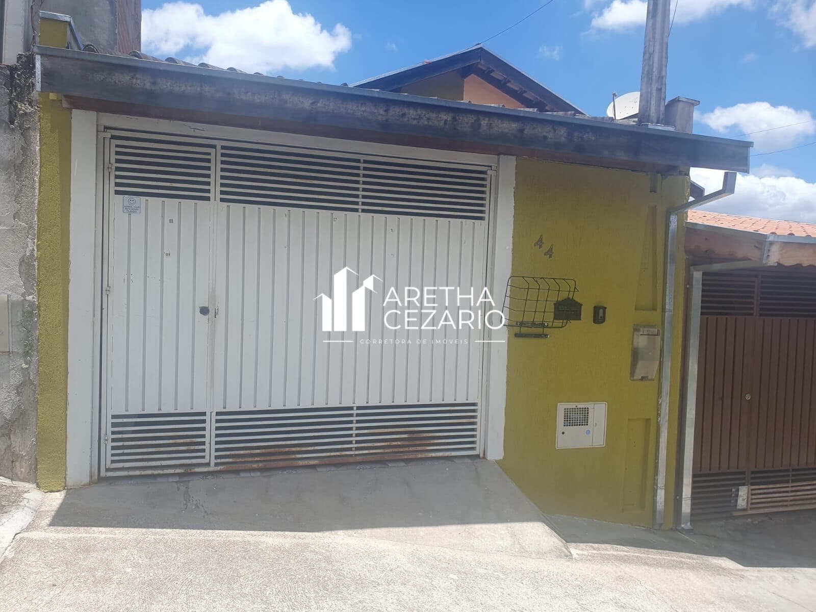 Casa com 02 Dormitórios sendo uma suíte à venda, 90m² Por R$350.000 - Jardim do Lago I - Taubaté - SP