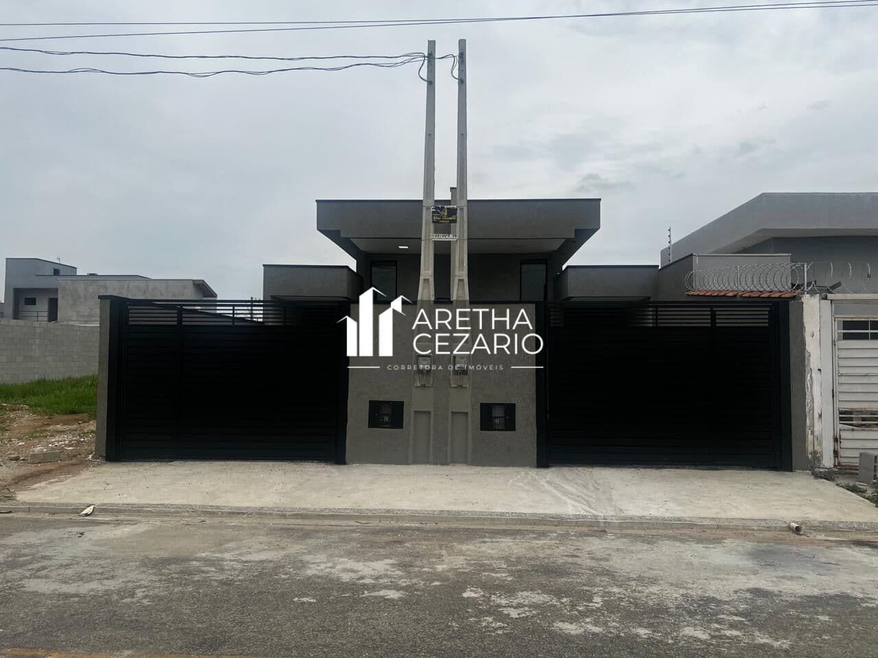 Casa com 03 Dormitórios sendo uma suíte à venda, 95m² por R$ 390.000 - Vista Alegre - Taubaté - SP