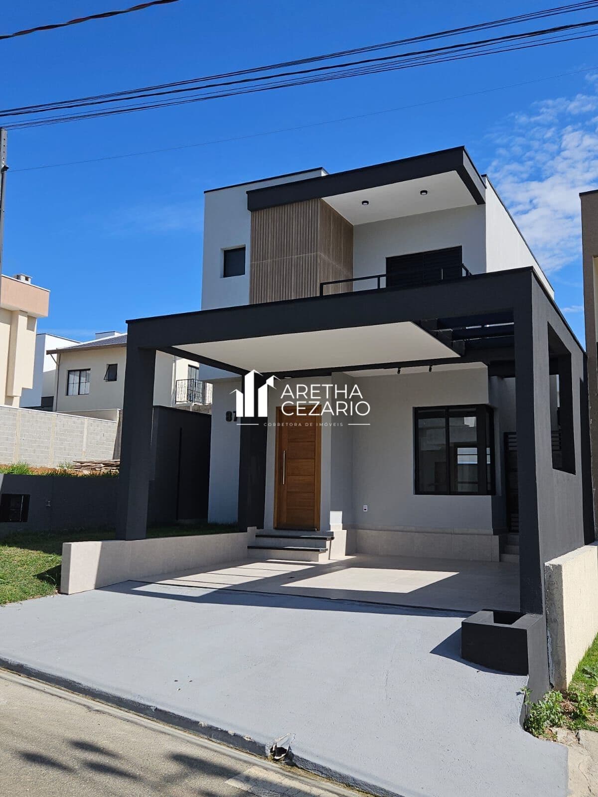 Sobrado com 03 dormitórios sendo uma suíte - 134m² - Condomínio Residencial Recanto Tropical - Taubaté - SP