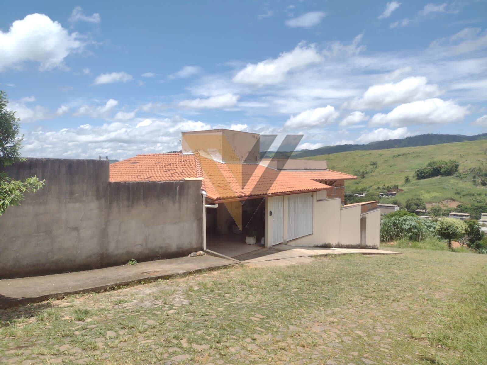 Sobrado em Leopoldina - Três Cruzes