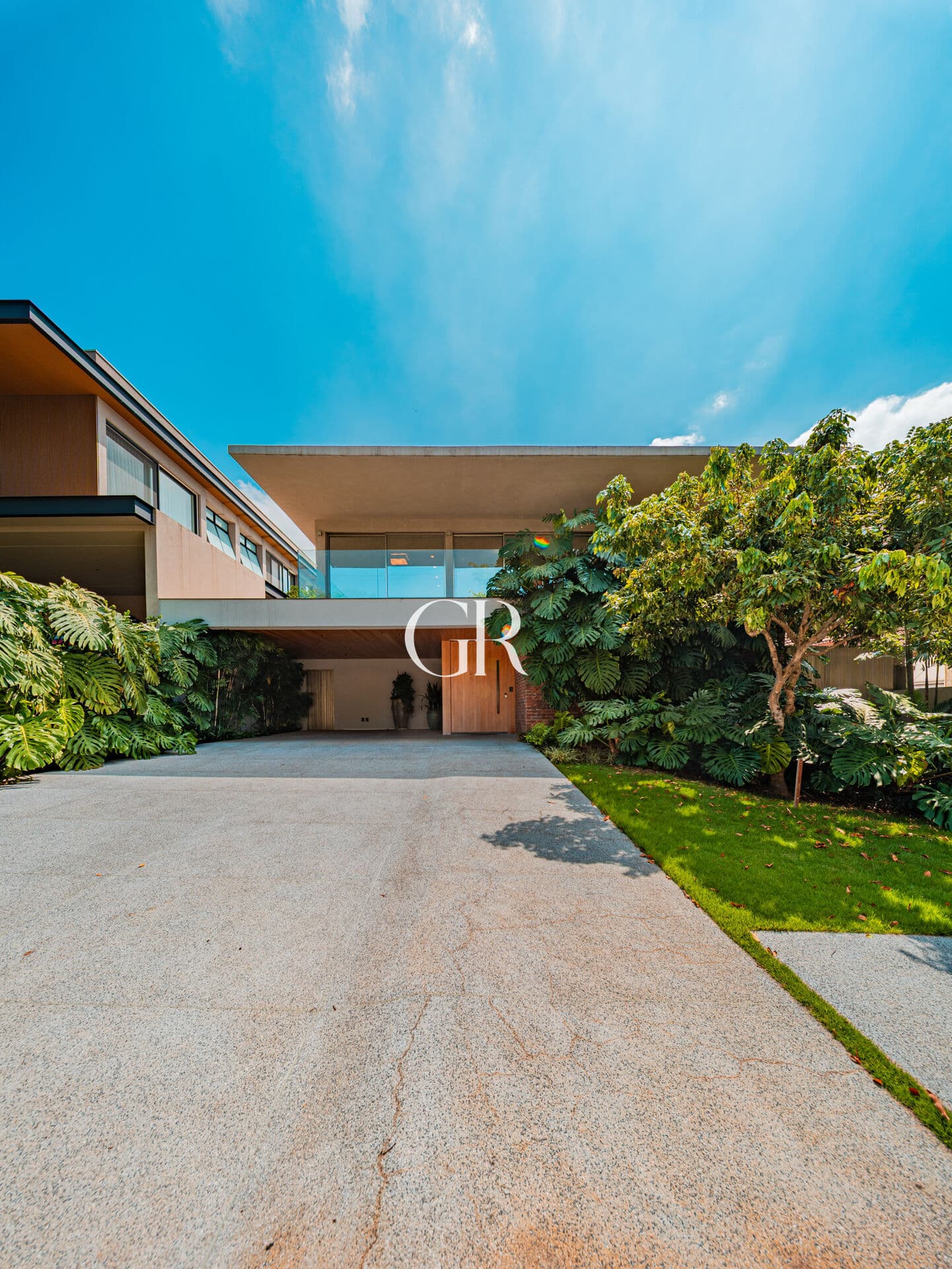 🏡 Residência Contemporânea Assinada | 582m² | 4 Suítes | Rooftop | Projeto Jan Florez