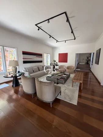 🏡 Condomínio 18 do Forte | 520m² Terreno | 360m² Construídos | 4 Dormitórios (2 Suítes) | Estilo Rústico e Aconchegante | Piscina
