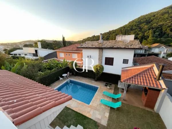 Casa em Santana de Parnaíba - Alphaville