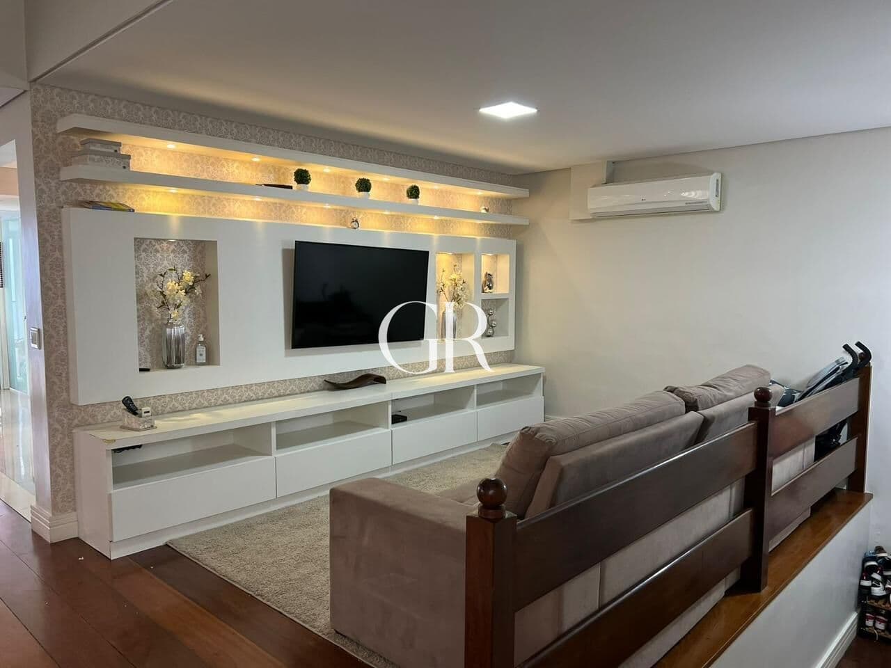 Apartamento em Santana de Parnaíba - Alphaville
