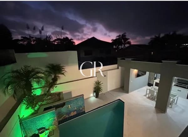 Casa em Santana de Parnaíba - Alphaville