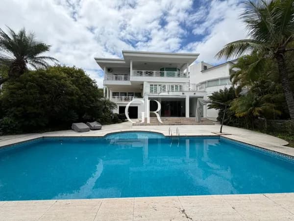 Casa em Santana de Parnaíba - Alphaville