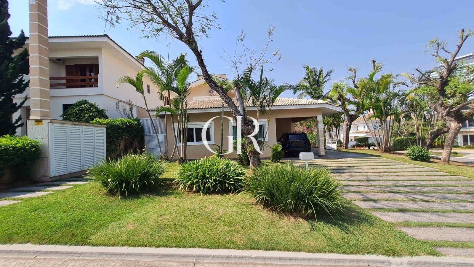 Casa em Santana de Parnaíba - Alphaville