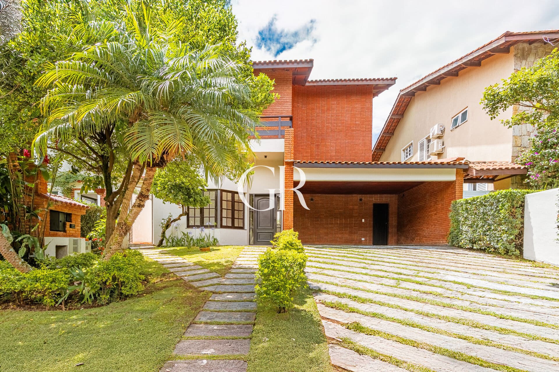 🏡 Casa Alpha 09 – 282m² Reformada com 5 Quartos, Piscina e Excelente Custo-Benefício em Alphaville