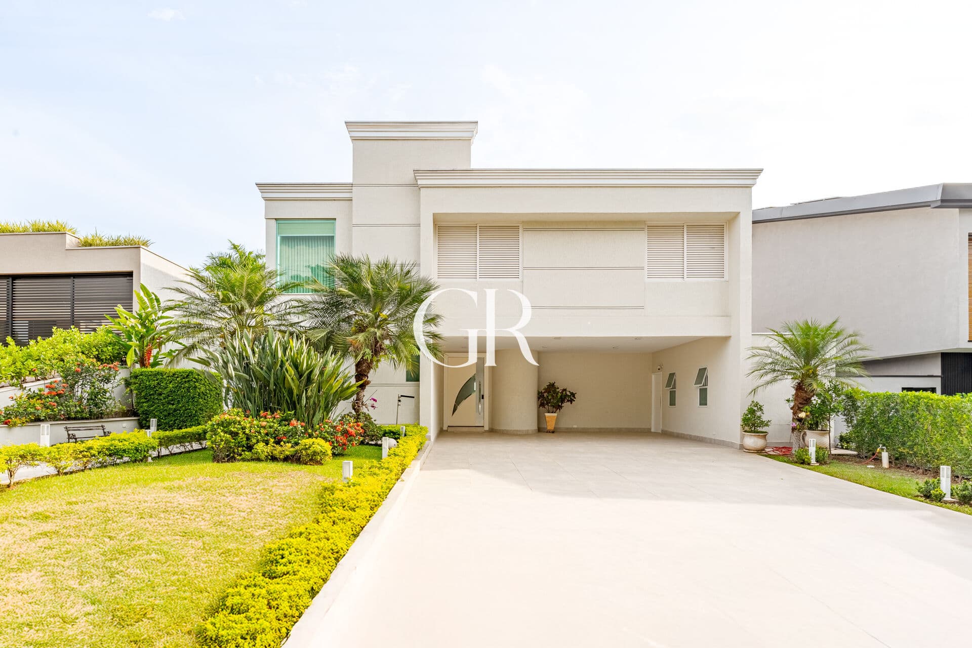 🏡 Alphaville 02 | 601m² Terreno | 550m² Construídos | 4 Suítes | Mobiliada | Pé-Direito Duplo | Lareira
