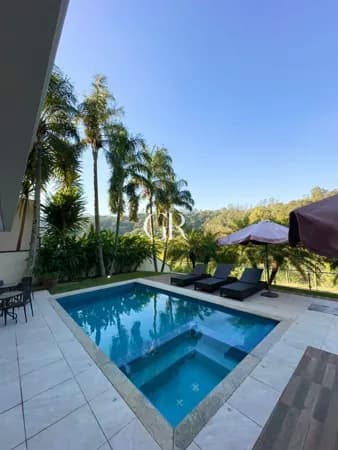 Casa em Santana de Parnaíba - Alphaville