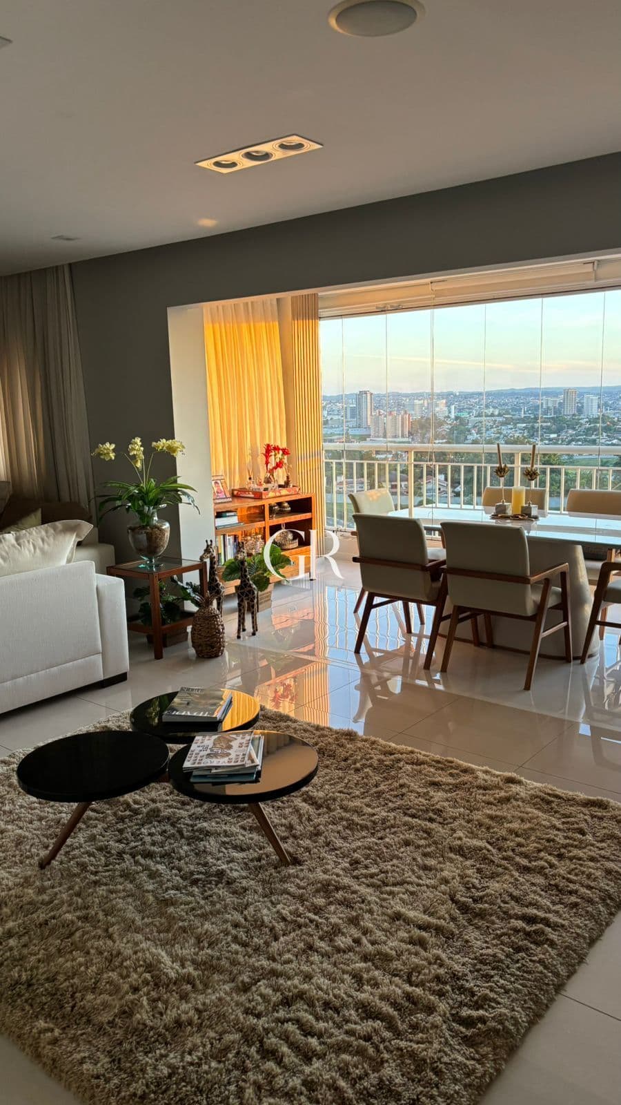 🏢 Apartamento | 136m² | 3 Quartos (1 Suíte) | 2 Vagas | Armários em Todos os Ambientes